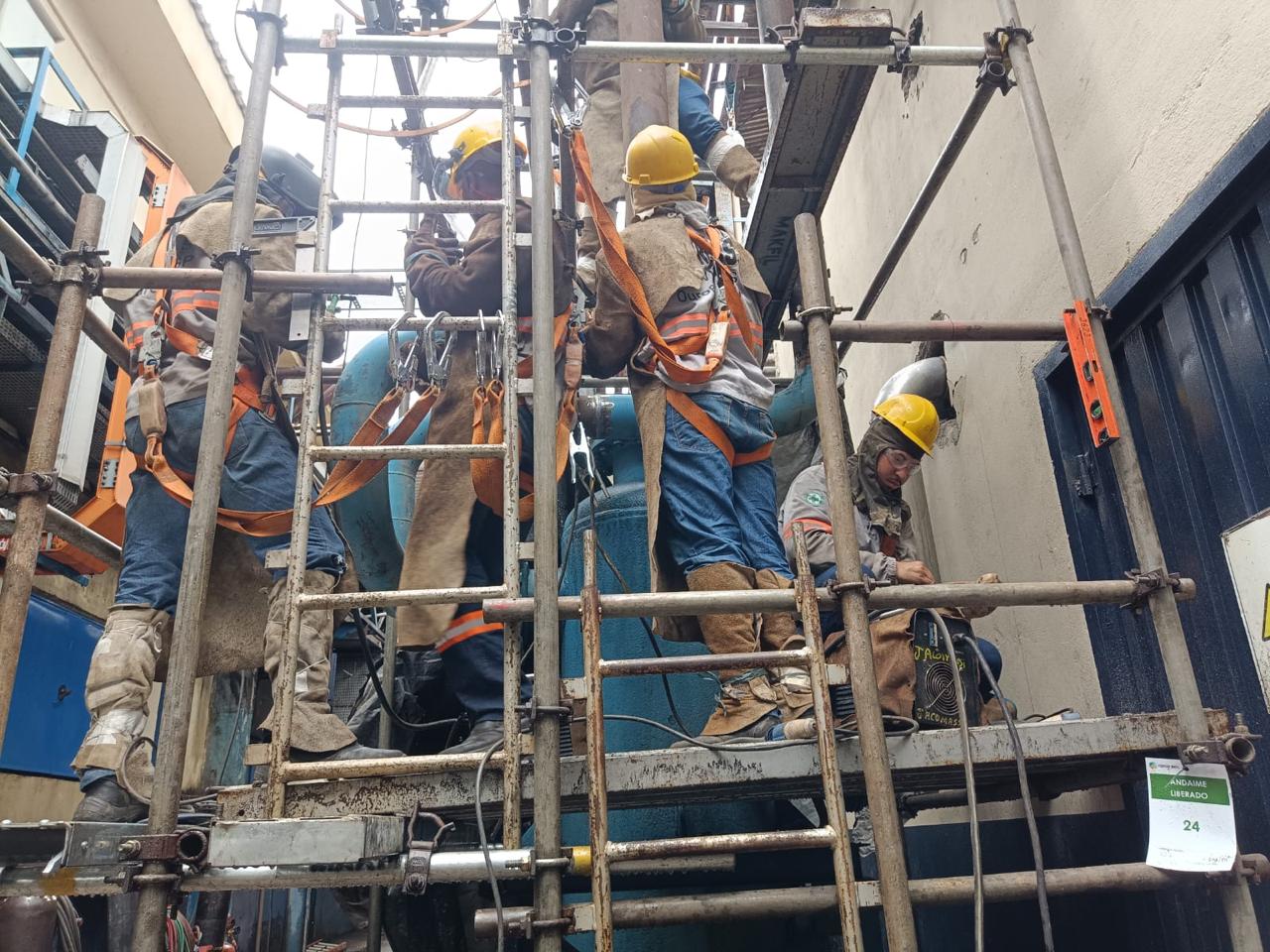 Manutenção em Caldeira 15