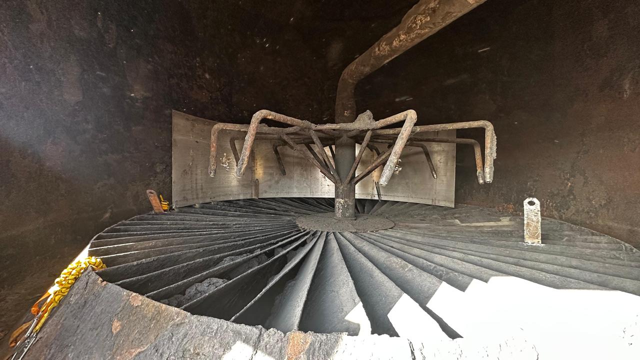 Manutenção em Caldeira 75